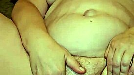 this thick milf has an amazing foot fetish