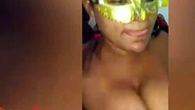 家里穿情趣内衣拉丁辣妹口爆后屁股射精