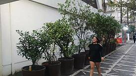 Paty bumbum feels intense passion with el toro de oro in outdoor shopping bathroom