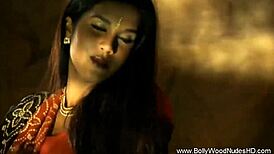 Indian Milf Brunette Masturbates In High Definition!