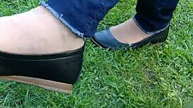 我爱脚趾伸进肉色丝袜和平底鞋