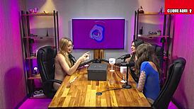 Novinha safada gozando na siririca with big ass orgasm in lingerie