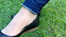 我爱脚趾伸进肉色丝袜和平底鞋