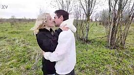 Mi VECINA se MASTURBA por la VENTANA sola y ¡OH SORPRESA! qué RICA CONCHITA en CÁMARA OCULTA