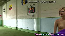 18+女同少女派对扣逼自慰