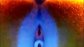 嘿，有一群5个毛茸茸的人在狂欢，展示大屁股和天然大奶，同时猛烈口交和肛交