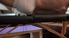 啊，我完全沉迷于这个用紧身氨纶和迷你足球的腹股沟拉伸…你知道吗？