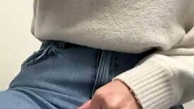 Quick orgasm in doctor's office 😏