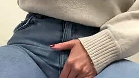 Quick orgasm in doctor's office 😏