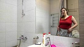 Beautiful Amateur Shaves Her Pussy In The Shower