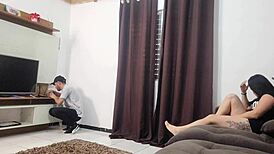 Técnico catches dona de casa masturbating while doing repairs, feeling naughty