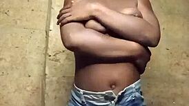 你看到crazybitch拳交紧屁眼喷水到邻居边？