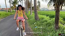 Thanks, stranger, for fixing my bike—got a pussy creampie as reward