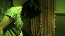 成熟亚洲女人展示她的技巧