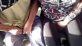 陌生人在公交车上摸屁股引发疯狂性爱