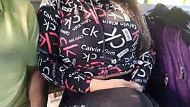 陌生人在公交车上摸屁股引发疯狂性爱