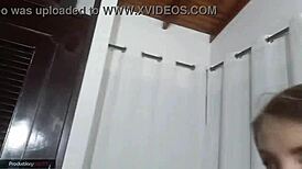 Con cabaña sola y excitados empezamos a tocarnos mi hermanastra y yo hasta terminar follando!