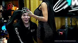 Ruan看Bibi Griffo在播客上扭臀坐大腿超饥渴