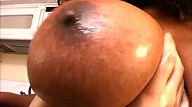 Man, fucking black big tits mom is wild! 😍