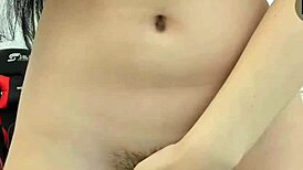 18+大屁股大奶妹在家自探嫩体