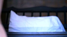 嘿，学生和继妈偷情眼神对视了？？