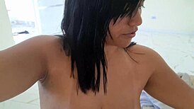 Depois De Levar Leitinho Na Bucetinha Ela Tomou Banho Peladinha No Quintal Para Os Vizinhos Verem