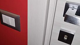 Man jerks huge cock on toilet to intense cumshot