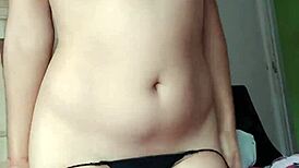 Selene shows her wet pussy with dildo