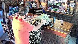 抓到老婆和闺蜜在监控里偷情