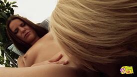 火辣女同情侣户外猛干高潮