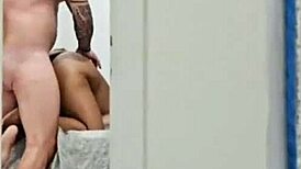 被老公朋友抓到暴露现行