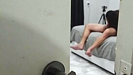 被老公朋友抓到暴露现行