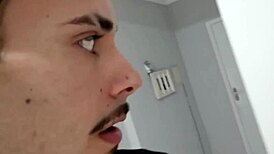 被老公朋友抓到暴露现行