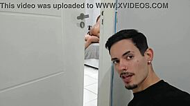 被老公朋友抓到暴露现行