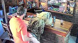 抓到老婆和闺蜜在监控里偷情