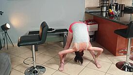 Desperate woman pisses in tight pants during stretches