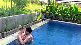 i love eating her pussy while in the pool