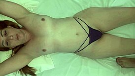 dei uma chupada intensa na xoxota da branquinha que fez ela gozar bem gostoso na minha boca