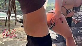 fudendo na praia com o maior cacete do brasil pauzão comendo e eu dando show que só uma casada bem puta sabe fazer completo no red