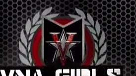 Kimber Lee Teases With Her Bubble Butt As She Strips Off Leggings