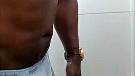 黑哥户外公开撸巨屌