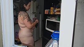 终于抓到邻居全裸