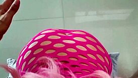 把他的大屌当棒棒糖猛舔