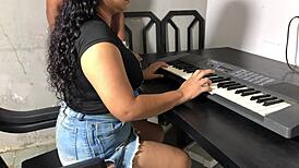 Curvy Young Woman In Tight Skirt Teaches Keyboard With Flashing