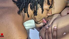 novinha de 18 anos com seu bucetao engoliu no pelo o pau grande todo do joao o safado