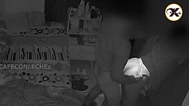 mi madrastra entra mientras me masturbo y mete mi verga en su culo grabado por camara