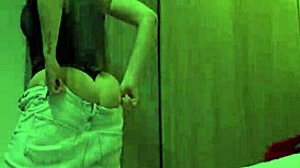 偷拍大奶大屁股拉丁辣妹紧身裤内衣😏隐藏摄像头偷窥