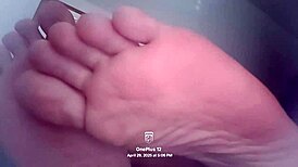 look at these barefeet flexing close-up for your foot fetish