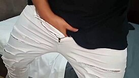 una sborrata pazzesca con cazzo enorme e buco del culo aperto per un enorme carico di sborra