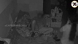 mi madrastra entra mientras me masturbo y mete mi verga en su culo grabado por camara